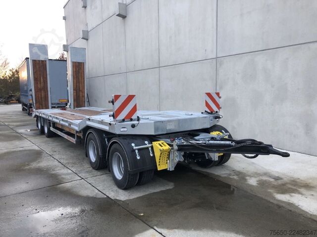 Reboque com plataforma rebaixada Möslein T 4 VB H1  neuer 4 Achs Tieflader hydraulischen Rampen
