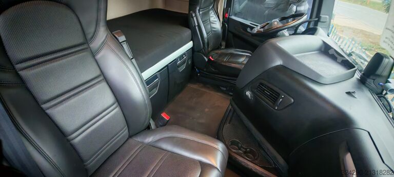 Standardni traktor jedinica Iveco s-way 480