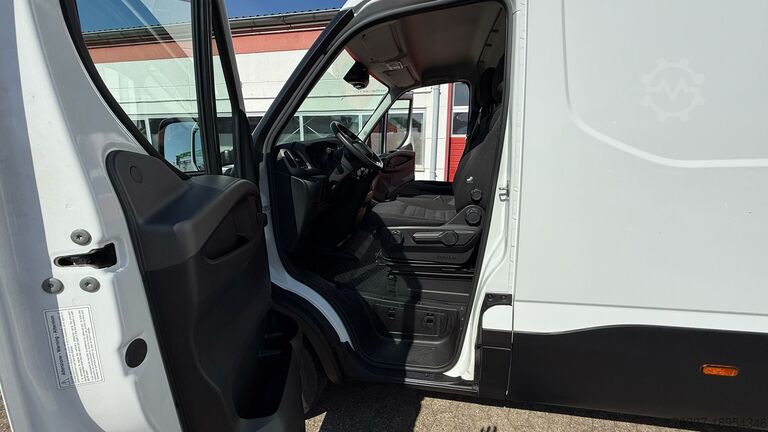 Dobozos kisteherautó Iveco Daily 35S14 Transporter Kastenwagen L3H2