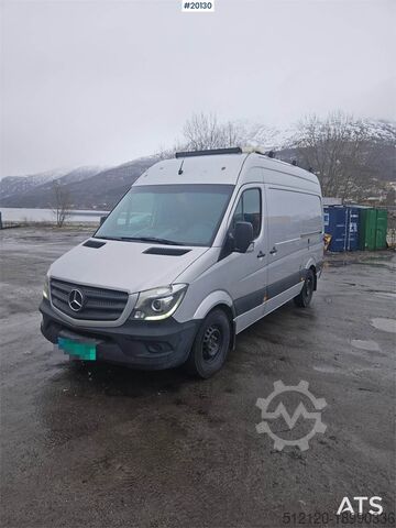 Фургон с ящиками Mercedes-Benz Sprinter van w/ 3 sets of tires.