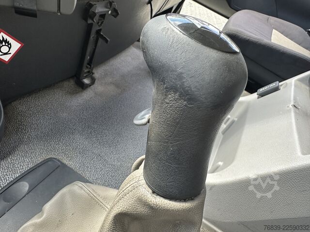 Camião-cisterna Renault Premium 270.19 4 comp