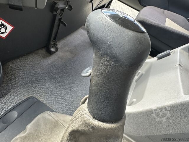 Camião-cisterna Renault Premium 270.19 4 comp