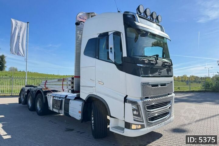 Timber transporter Volvo FH16 750 Globetrotter XL, Euro 6, 8x4 / Hydraul...