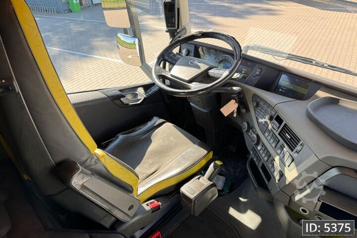 Timber transporter Volvo FH16 750 Globetrotter XL, Euro 6, 8x4 / Hydraul...