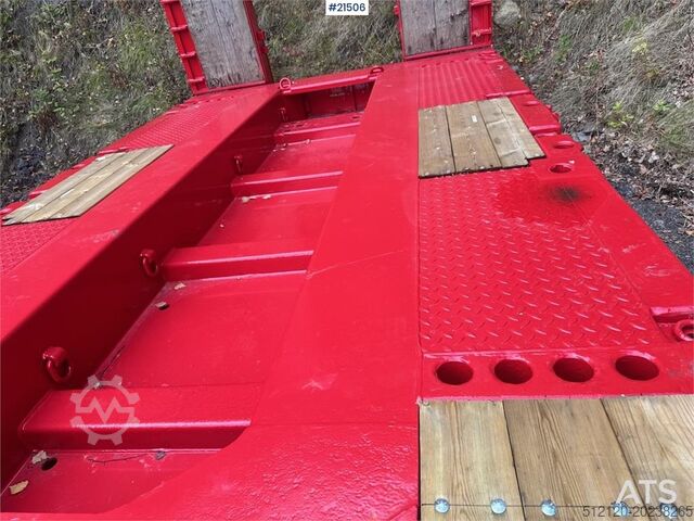 Semi-remorque Doll Machinery avec élargissement et ponts hydrauliques. Doll Machinery Semi w/ Widening and Hydraulic Bridges.