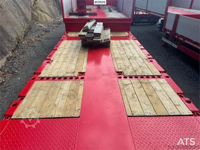 Semi-remorque Doll Machinery avec élargissement et ponts hydrauliques. Doll Machinery Semi w/ Widening and Hydraulic Bridges.