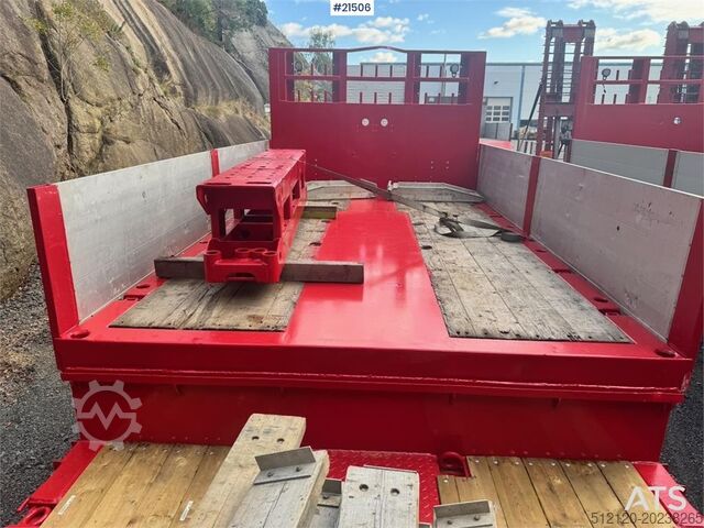 Semi-remorque Doll Machinery avec élargissement et ponts hydrauliques. Doll Machinery Semi w/ Widening and Hydraulic Bridges.