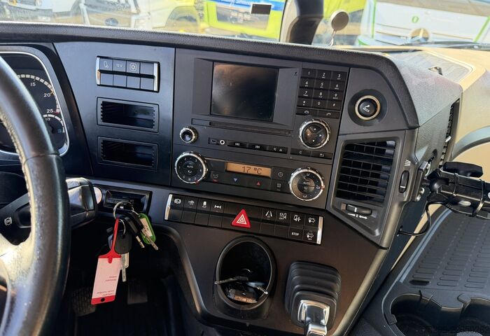 Truk bak datar dengan terpal Mercedes-Benz Actros 1845 4x2 Plane/HB / Swiss-Vehicle