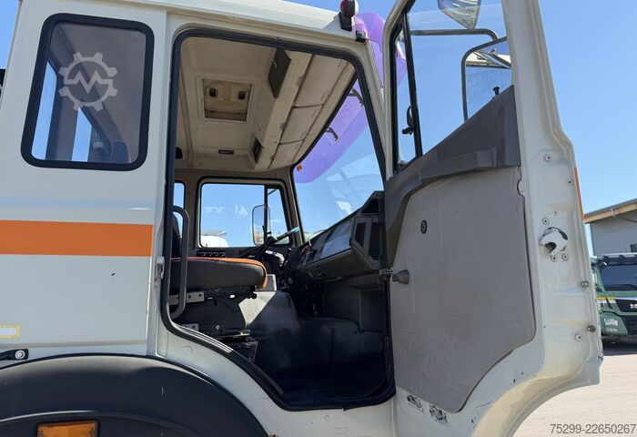 Truk container hook arm (roll-off) Iveco 300-30 AH 8x4 Hakengerät / Swiss-Vehicle
