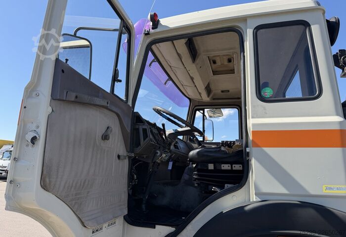 Truk container hook arm (roll-off) Iveco 300-30 AH 8x4 Hakengerät / Swiss-Vehicle