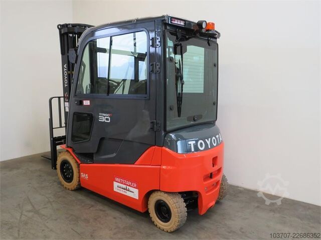 Xe nâng Toyota 8FBMT30