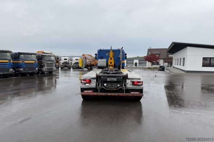 Autocamion cu cârlig pentru containere Scania G450 LB 10x4 Moser / Swiss-Vehicle