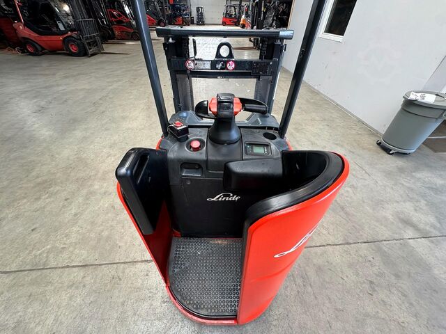 S+UVV 03/27 Elevador inicial eléctrico 5.199 h Linde D 12HPSP