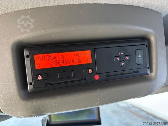 皮卡厢式货车 Renault Master Doka*Allrad*Klima*Kamera*1.Hand*