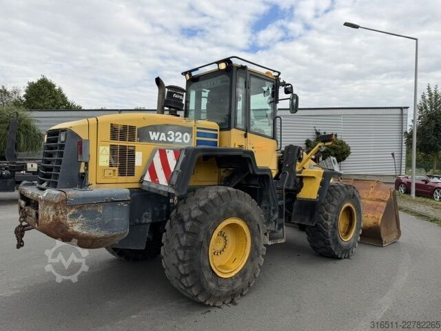 로더 Komatsu WA320-5
