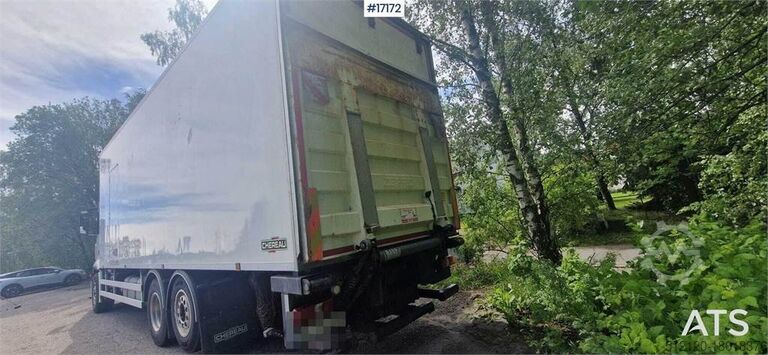 Resväska Mercedes-Benz Actros 2551 6x2 Box Truck w/ fridge/freezer unit.