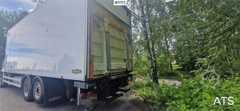 Resväska Mercedes-Benz Actros 2551 6x2 Box Truck w/ fridge/freezer unit.