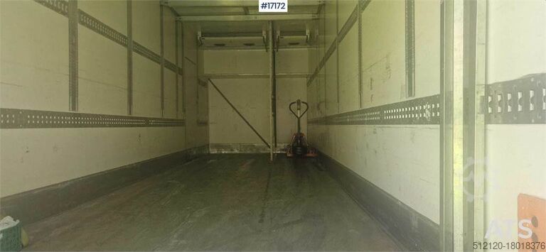 Resväska Mercedes-Benz Actros 2551 6x2 Box Truck w/ fridge/freezer unit.