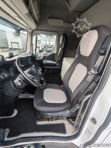 Volume tractor unit FORD F-MAX 500 mega