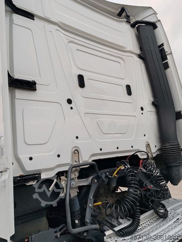 Standard tractor unit MERCEDES-BENZ ACTROS 1851