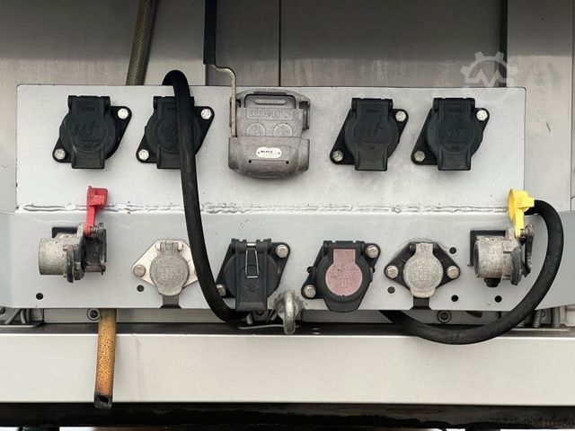 شبه مقطورة مبردة SCHMITZ CARGOBULL SKO 24 * CARRIER MAXIMA 1300 * LIFT * ROLLTOR