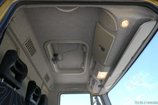 Camión caja iveco EuroCargo ML 120 E 28 AHK LBW