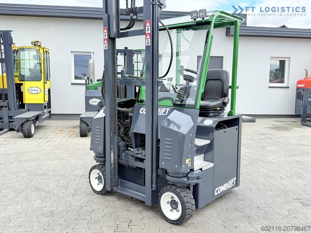 Carrello elevatore a 4 direzioni COMBILIFT CBE2500 TRIPLEX 5500 FORK POSITIONER