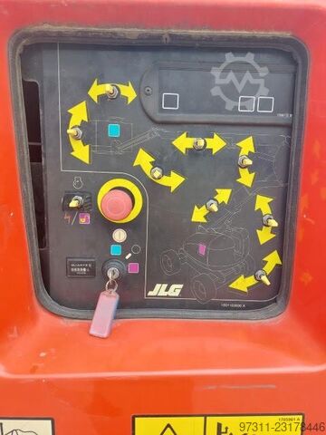  JLG 800AJ