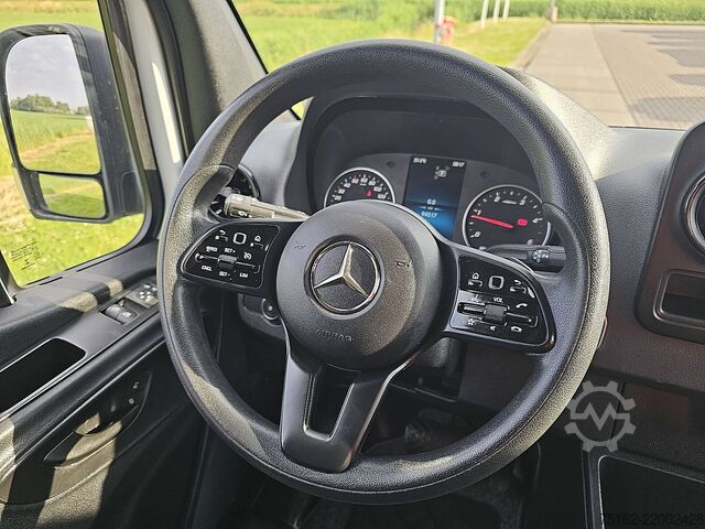 รถสเตชั่นแวกอนหลังคาสูง MERCEDES-BENZ SPRINTER 317 L2H2 RWD Automaat