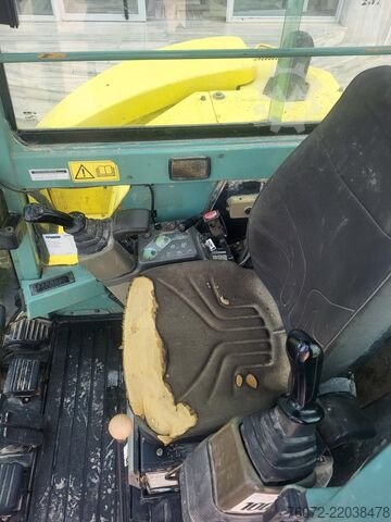 Máy xúc mini bánh xích cao su Yanmar ViO75-A