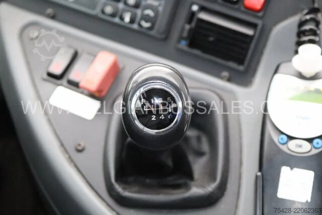 Távolsági autóbusz Mercedes-Benz Tourismo 16RHD M2 / Lift / USB / Full Options