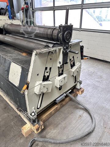 Motoriseret 4-valset rundbukkemaskine Sahinler 4RM 10-130 HRC