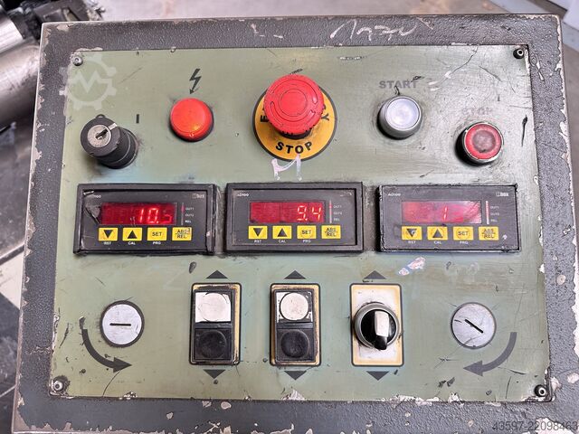 Motoriseret 4-valset rundbukkemaskine Sahinler 4RM 10-130 HRC
