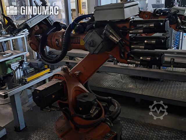 KUKA KR 16-2 dengan KRC 4 KUKA KR 16-2 mit KRC 4