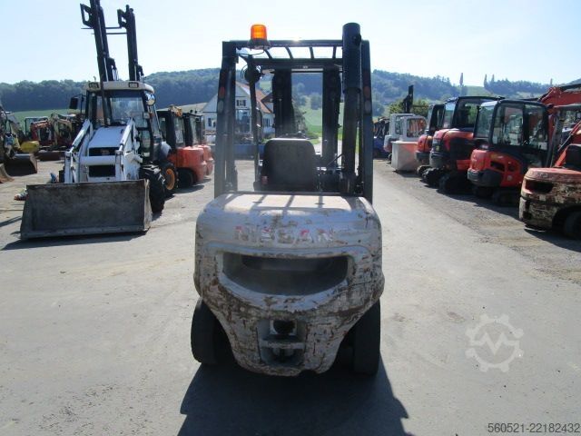 Dīzeļiekrāvēji Nissan FD 30 Triplex Freihub