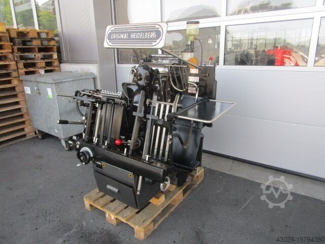 الصحافة الحروف HEIDELBERG TIEGEL A4 MIT HEISSFOLIENPRÄGEEINRICHT.