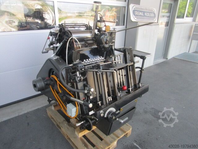 الصحافة الحروف HEIDELBERG TIEGEL A4 MIT HEISSFOLIENPRÄGEEINRICHT.