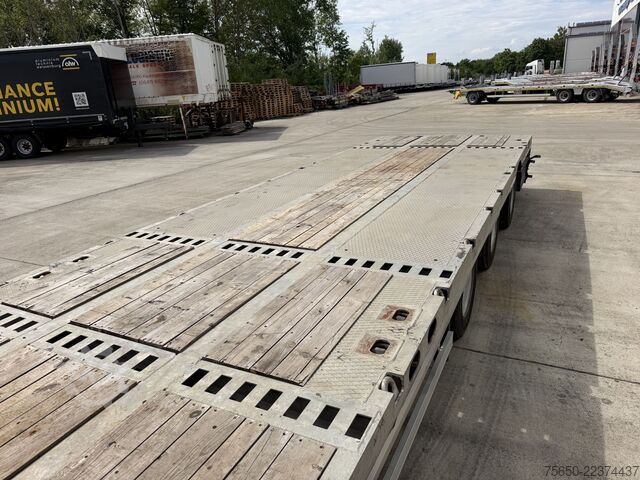 Low loader semitrailer Möslein STO 3 Schwebheim  3 Achs Satteltieflader Plato 45 t GGfür Fertigteile, Baumaschinen