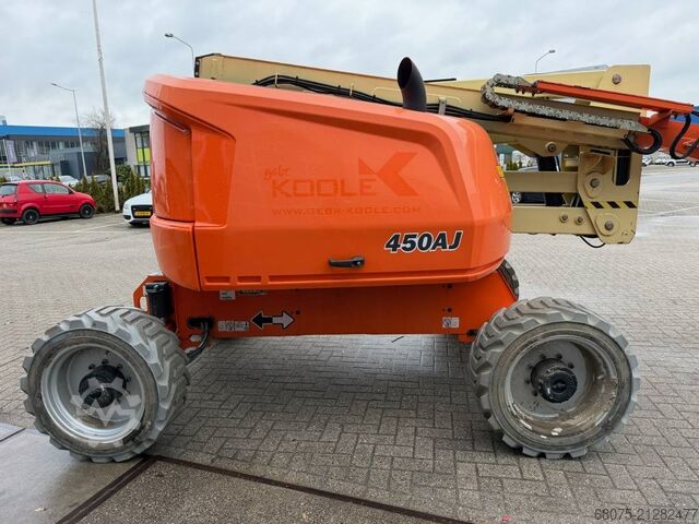 Articulated boom lift JLG 450 AJ