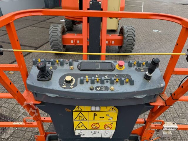 Articulated boom lift JLG 450 AJ