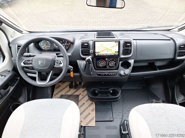 半集成式房车 CARADO pro+ T 328 Automatik, Navi+RFK, 90 L Dieseltank