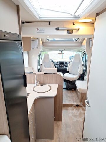 半集成式房车 CARADO pro+ T 328 Automatik, Navi+RFK, 90 L Dieseltank