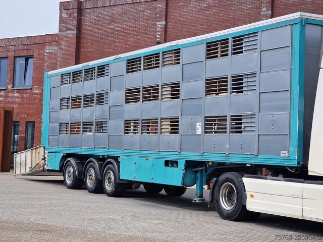 Transporti i bagëtive Lecitrailer Guiton livestock trailer 3 deck - Loadlift - St...