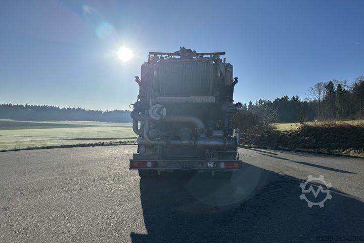 Lori tujuan khas Mercedes-Benz Actros 3243 8x4 Trockensauger / Swiss-Vehicle
