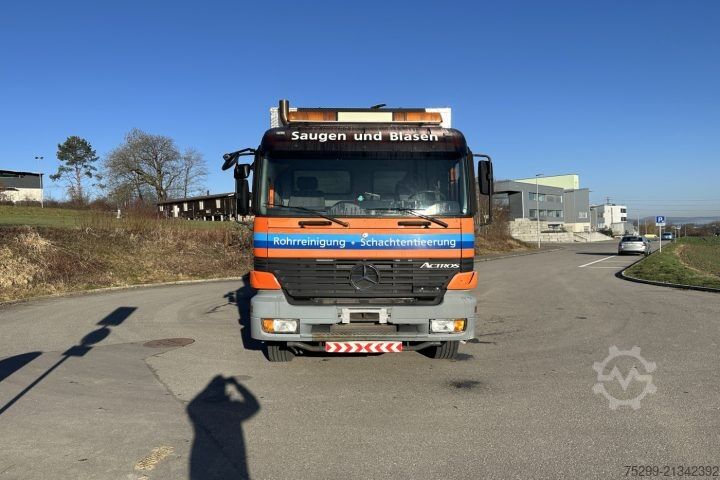 Lori tujuan khas Mercedes-Benz Actros 3243 8x4 Trockensauger / Swiss-Vehicle