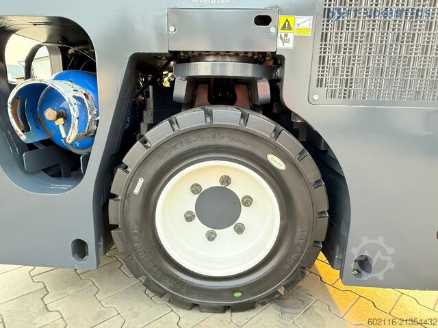 4 Way Forklift Combilift C4000CB TRIPLEX 5200MM FREE-LIFT TOP 1