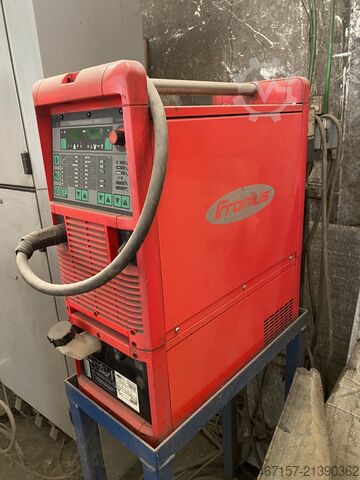 روبوتات KUKA + طاولة دوارة KPF3-V2H500 KUKA KR 6 ARC