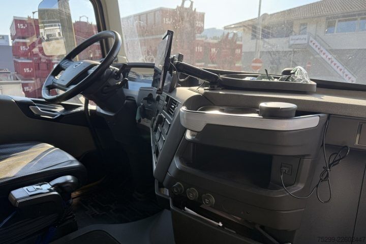 Standaard trekker Volvo FH Electric 6x4 / Swiss-Vehicle