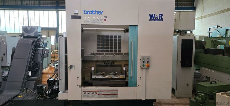 Centro de usinagem vertical de 5 eixos BROTHER TC-32 BM QT