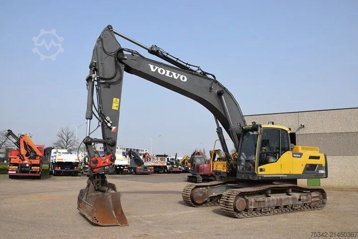 クローラーショベル Volvo EC300 DNL
